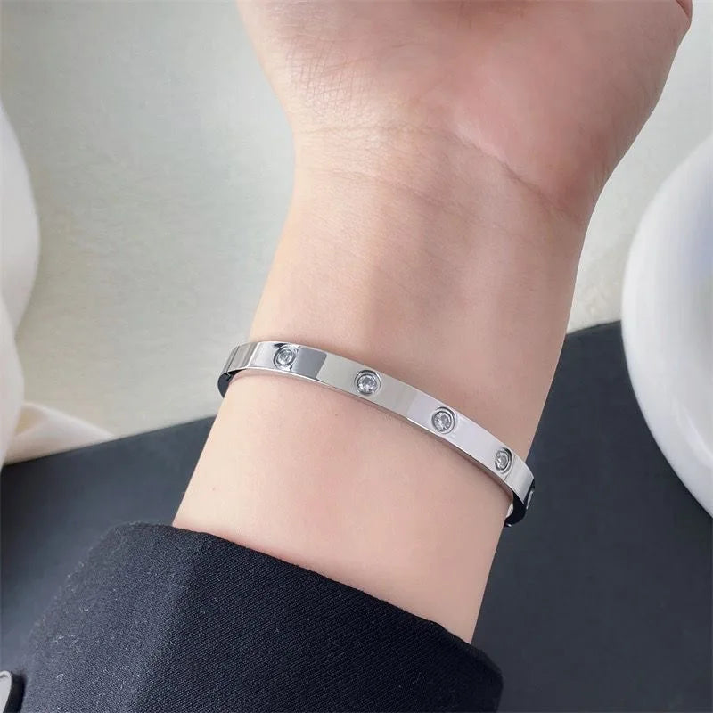 Brazalete de oro con tornillo de acero inoxidable, joyería de marca